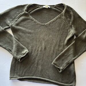 H&M woman’s V-neck sweater Small